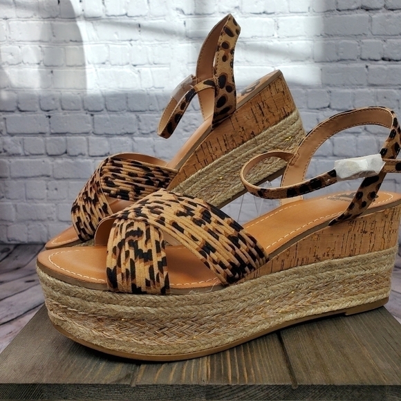 Fergalisious Pardy espadrille platform sandal 7.5 - Picture 9 of 10